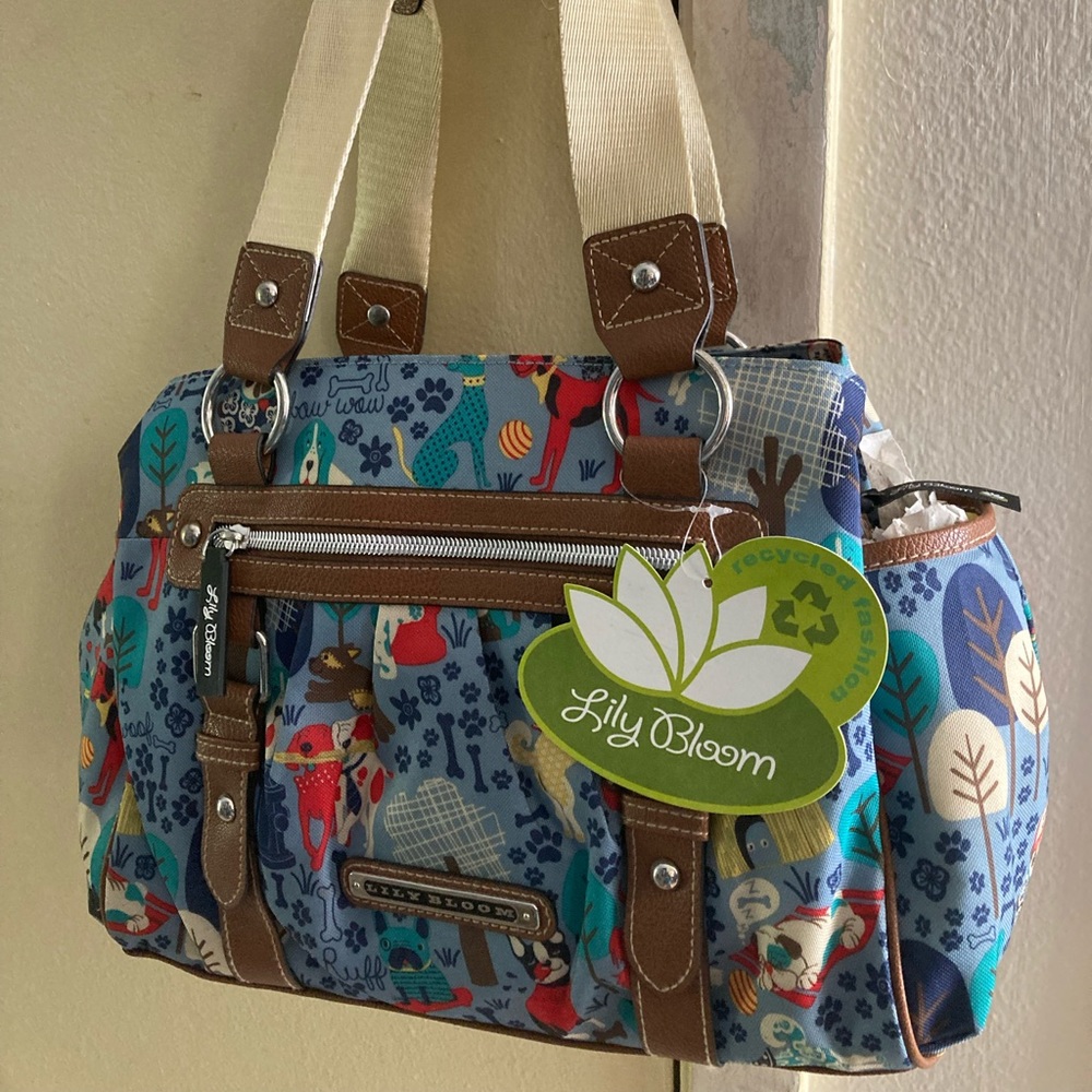 BRAND NEW Large purse with pouches & zippers, side pockets 
Adjustable straps